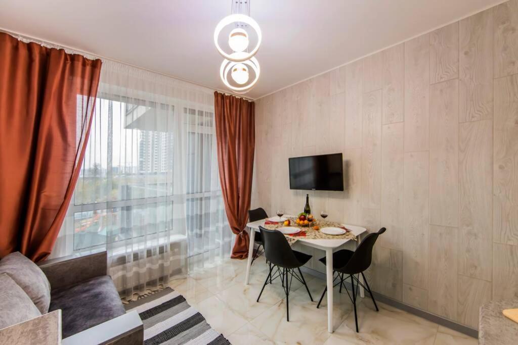 Новые Светлые Апартаменты Метро Славутич Kyiv Exterior photo