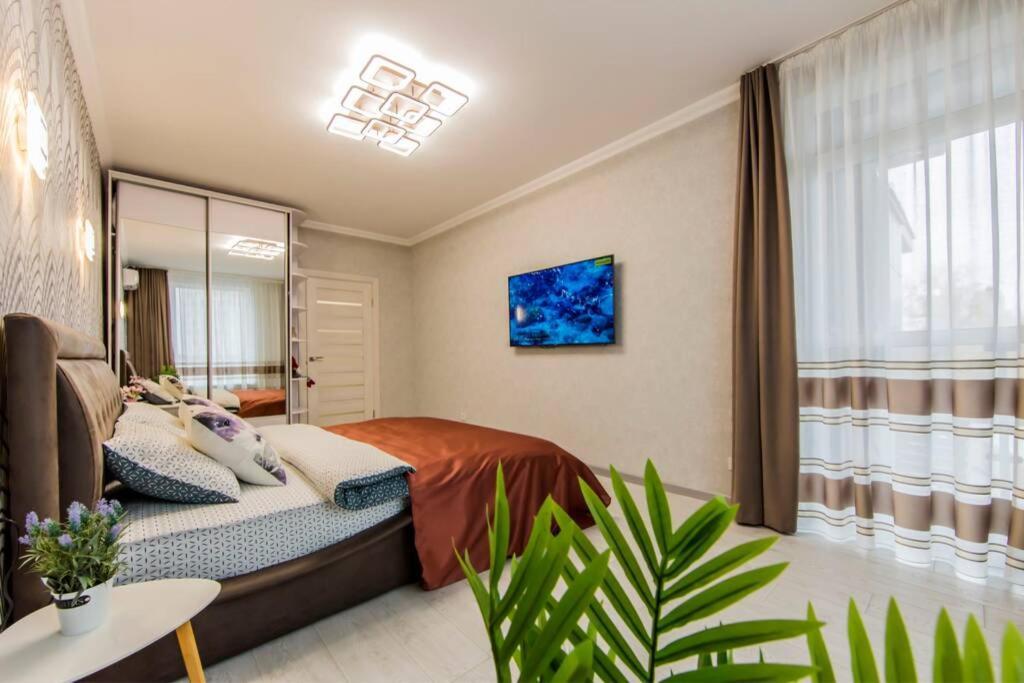 Новые Светлые Апартаменты Метро Славутич Kyiv Exterior photo