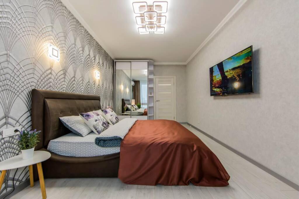 Новые Светлые Апартаменты Метро Славутич Kyiv Exterior photo