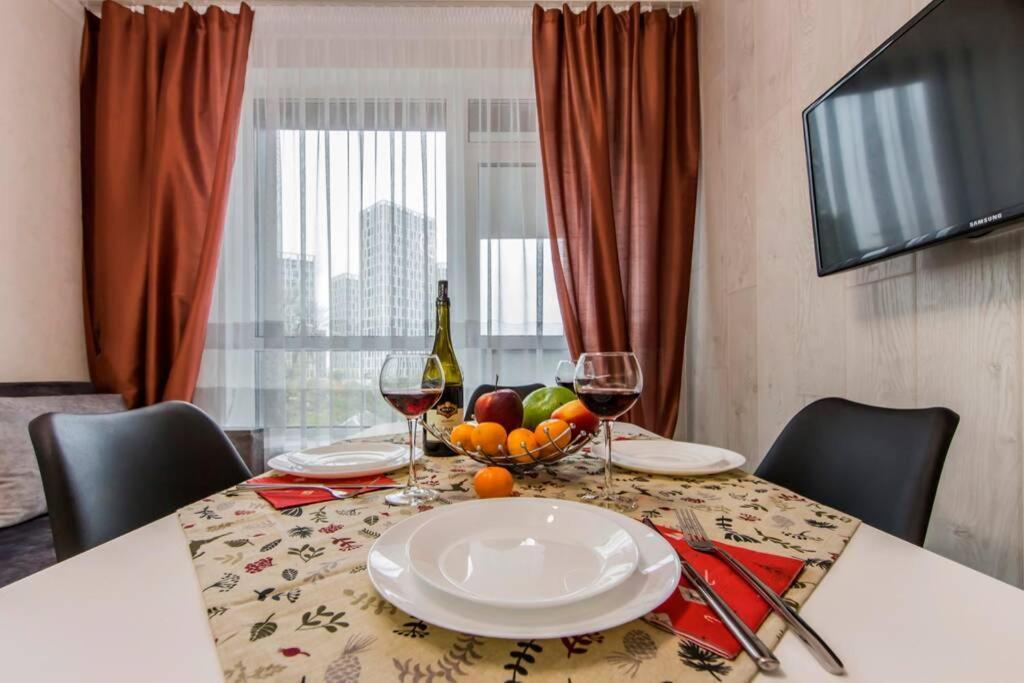 Новые Светлые Апартаменты Метро Славутич Kyiv Exterior photo